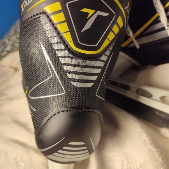 ccm 1092 tracks Adult Size 9 Ice Skates - Picture 7 of 14